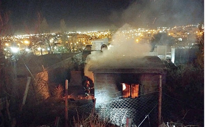 Un muerto y dos heridos en el incendio de una vivienda