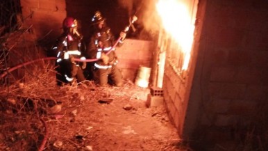 Un muerto y dos heridos en el incendio de una vivienda