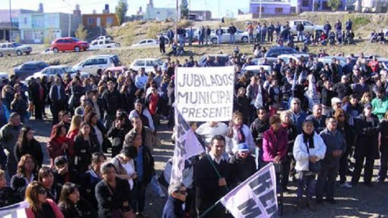 Trabajadors municipales caletenses exigen aumentos de sueldo.  