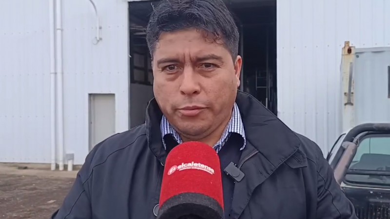 Claudio Vidal, gobernador de Santa Cruz, desde la planta de smosis en Caleta Olivia. 