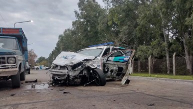 Video: una moto que era perseguida por la policía, chocó con un auto y murieron dos personas