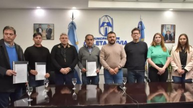 Por qué Vidal pidió la renuncia a la cúpula de Servicios Públicos en Caleta Olivia: grave denuncia por "venta de agua" y reclamos de vecinos que deben pagar por el vital elemento