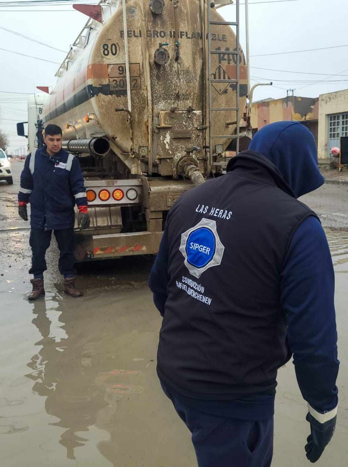 Sindicato de Petroleros brinda asistencia en localidades afectadas por la lluvia