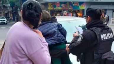 La insólita justificación de una mamá que dejó encerrado en el auto a su hijo de dos años en Rosario