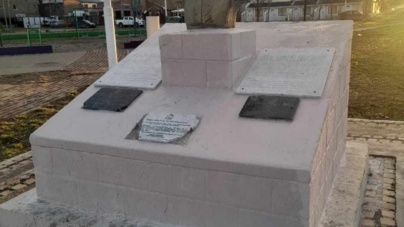 Ro Gallegos: vandalizan el  monumento a Manuel Belgrano