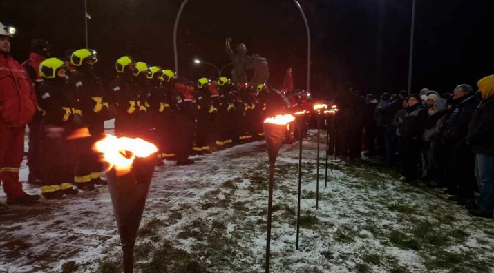 Vigilia a 20 aos de la tragedia de los 14 mineros con presencia de Ro Gallegos