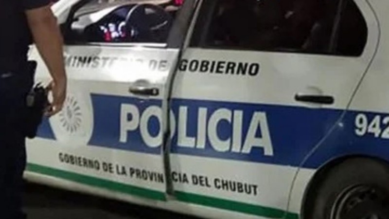 Un empleado de la Fuerza Area manejaba borracho, choc y volc: termin en el hospital junto al acompaante  