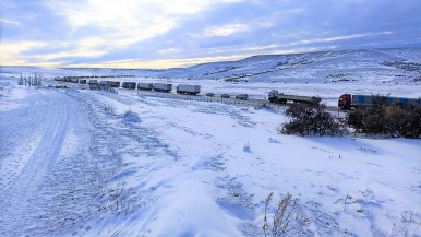 Santa Cruz: Vialidad Nacional advirtió por el tramo Río Gallegos-Piedra Buena de la ruta 3 por la acumulación de nieve, hielo y la escasa visibilidad 