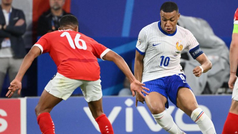 Francia le gan a Austria gracias a un gol en contra que resolvi su debut en la Eurocopa