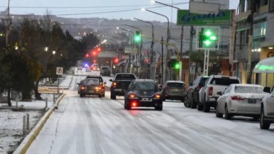 Por las nevadas, Educación suspendió las clases en diversas localidades de Santa Cruz: a quiénes alcanza la medida