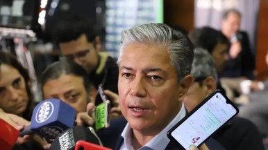 El gobernador de Neuquén respaldó a los intendentes por la "valentía" de cobrar la Tasa Vial  