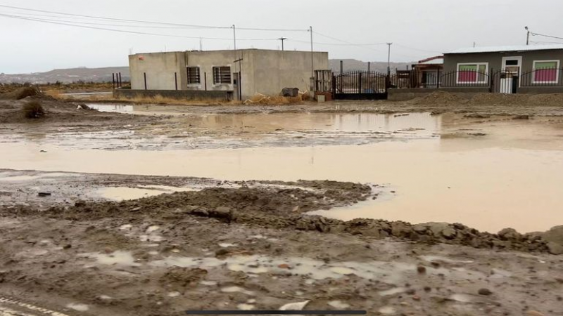 El barro se hizo presente en Caleta Olivia