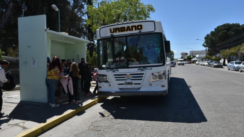 Colectivo urbano en Rawson. 