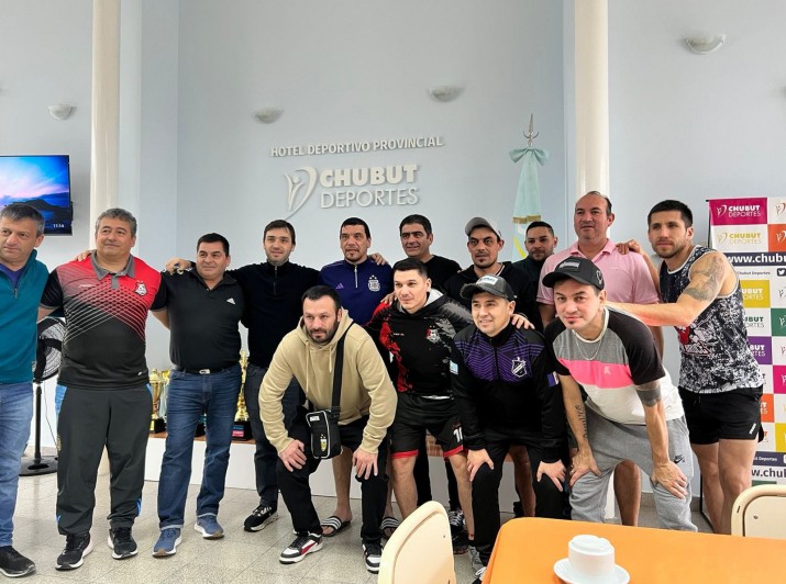 El plantel con Nacho Torres, gobernador de Chubut. Foto: Jos Cisternas.&nbsp;