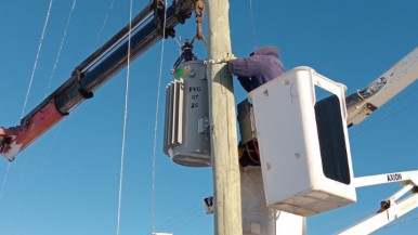 Explotó un transformador en Barrio Santa Cruz de Río Gallegos y desde Servicios Públicos indicaron que fue por conexiones clandestinas