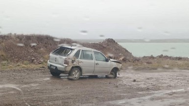 El conductor abandonó el auto tras atropellar 