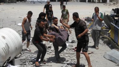 Un ataque aéreo israelí mata a ocho personas en un centro de ayuda en Gaza