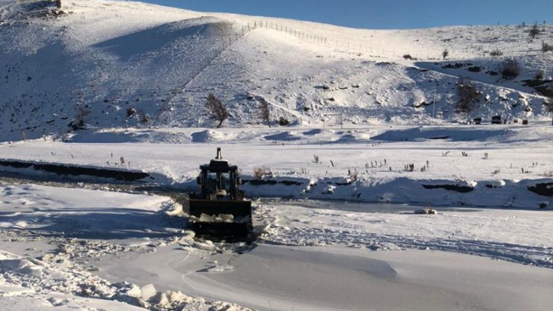 A raz del congelamiento del Ro Turbio, SPSE intensific los trabajos para recuperar los niveles de la cisterna