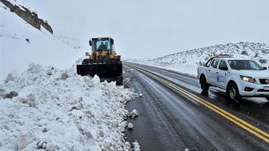 Varios sectores de las rutas tienen nieve y hielo 