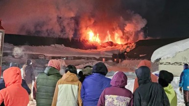 Se incendió la única escuela de un pueblo patagónico y los vecinos apuntan a la caldera vieja: "Hace 8 años pedimos una nueva" 