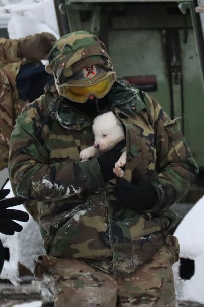 Ejrcito sigue asistiendo a pobladores rurales en medio de la nieve en Santa Cruz 