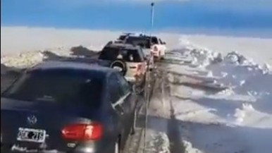 La Ruta 3 en el tramo Trelew- Comodoro sigue cortada por nieve y viento blanco