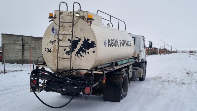 El Servicio de Emergencia Municipal  proporciona alrededor de 80 mil litros de agua por da.