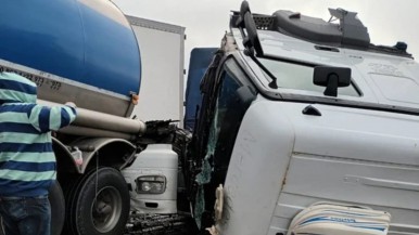 Vídeo: un múltiple choque de camiones obligó a un nuevo corte en la ruta 3 