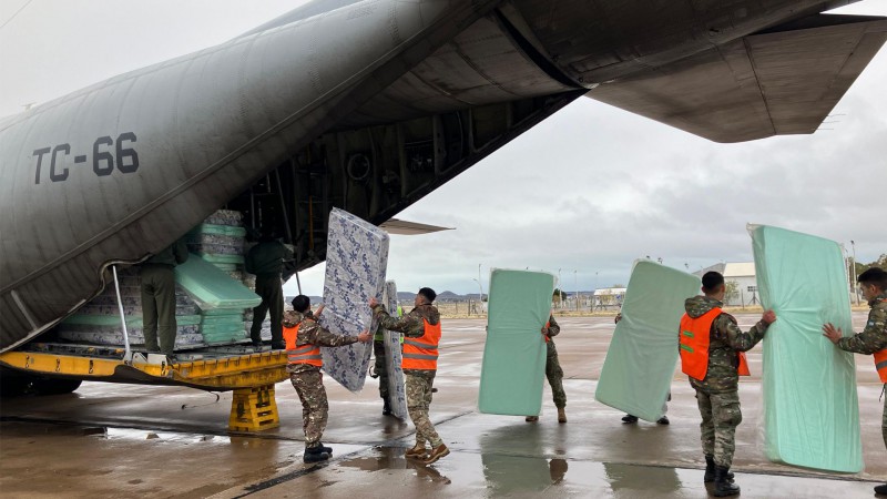 Foto: el avin que fue a Chubut por la emergencia climtica. 