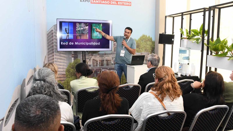  Ro Gallegos apoya la innovacin tecnolgica en la Expo Smart City de Santiago del Estero