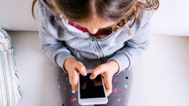 Alertan sobre una red de pedofilia que contacta a niños y adolescentes por WhatsApp