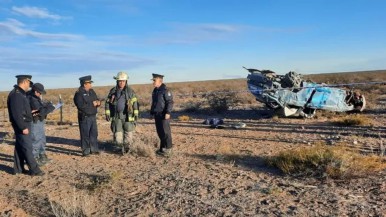 Un BMW iba a más de 220 km/h y volcó en una ruta patagónica: un muerto y un herido grave 