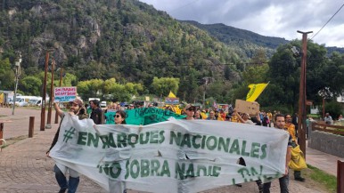 En diferentes parque del país reclaman contra los despidos 