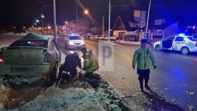 Conductor bajo el efecto de drogas y alcohol protagonizó espectacular raid delictivo que incluyó choques, peleas, y el robo de otro auto