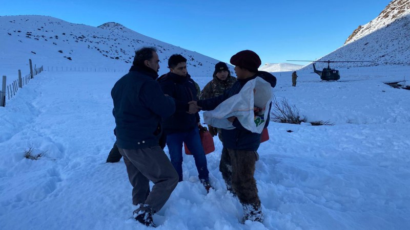 Vidal asisti a peones de campo en Rospentek, Tapi-Aike y La Esperanza: "Me comprometo a dar mi vida para que esta realidad cambie"