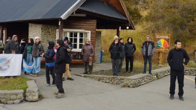 La motosierra en Santa Cruz: echaron a 11 trabajadores del Parque Nacional Los Glaciares y habra retencin de servicios 