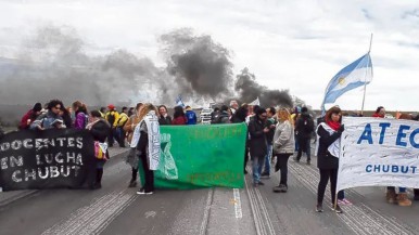 Polémica: en Chubut le descontarán el 15% del salario a docentes que hagan paro este jueves 