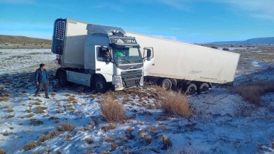 Trasladaron al hotel de Las Horquetas a un camionero que quedó varado 4 días en medio de la nieve