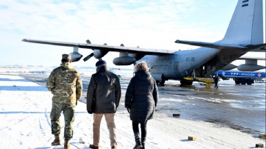 Santa Cruz: arribó el segundo Hércules con refuerzos enviados por el gobierno nacional