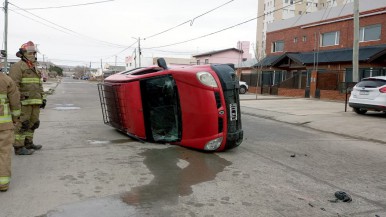 Santa Cruz: un utilitario volcó, aunque su conductor tuvo heridas leves