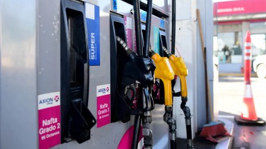 Argentina tiene los combustibles más caros de la región y se desploman las ventas  