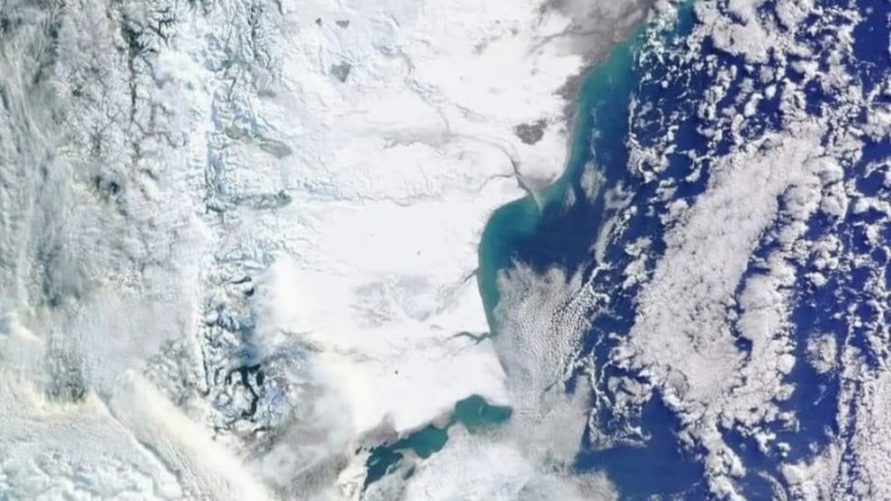 La increble imagen satelital de Santa Cruz cubierta de nieve 