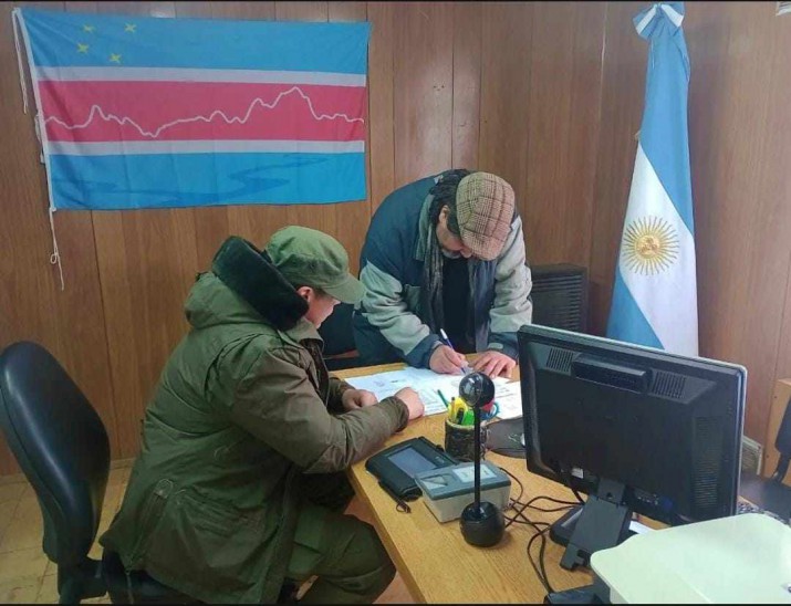 El Director del Registro Civil de El Chaltn fue denunciado por no entregar mercadera y frazadas recibidas por la emergencia climtica