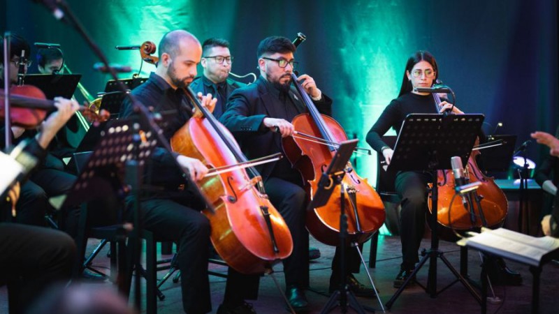 La Sinfonietta de la Escuela Provincial de Msica Re S interpretar su msica. 