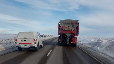 Patagonia: habilitan la ruta 3 entre Comodoro y Trelew, aunque advierten que hay sectores "con hielo y escarcha, además de bancos de niebla" 