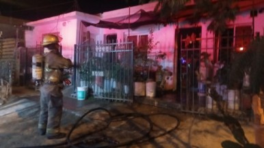 Incendio de vivienda dejó dos heridos de gravedad