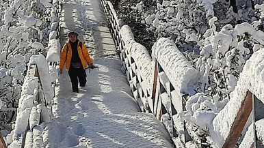 Llegó a Santa Cruz desde el Caribe, tenía un solo día para cumplir su sueño de conocer el glaciar Perito Moreno y un taxista calafatense desafió la nieve para llevarla 