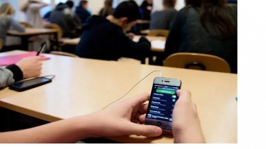 Italia prohíbe el uso del celular en las escuelas, incluso con fines educativos