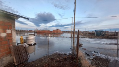 Río Gallegos: vecinos inundados piden asistencia con urgencia