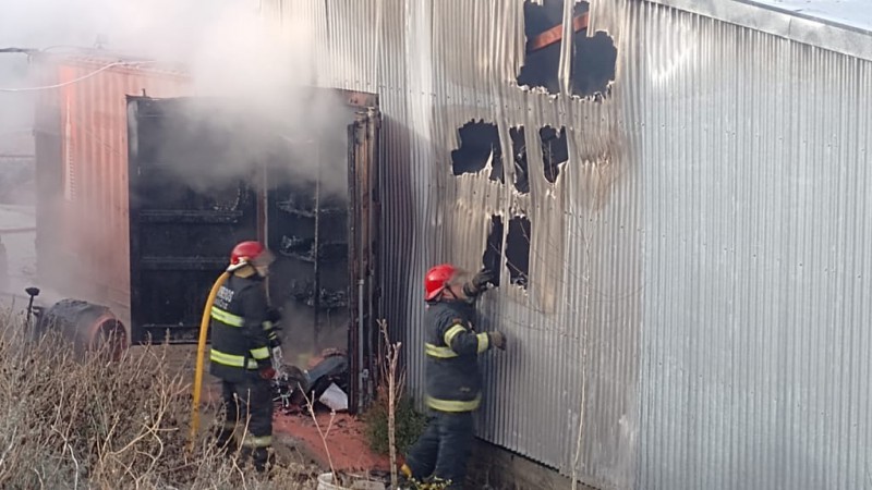 Un bombero fue hospitalizado. 